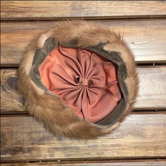 Vintage Satin Mink Lined Button Hat - Picture 2 of 2